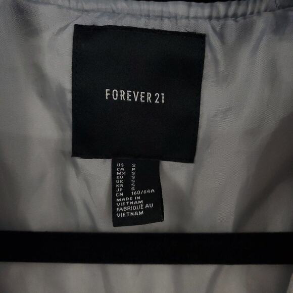 Forever 21 Varsity Jacket Small Womens Gray Quilted Sport Girlfriend - Picture 9 of 11